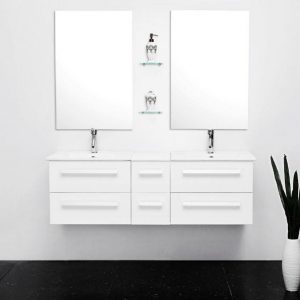 spacious bathroom decoration